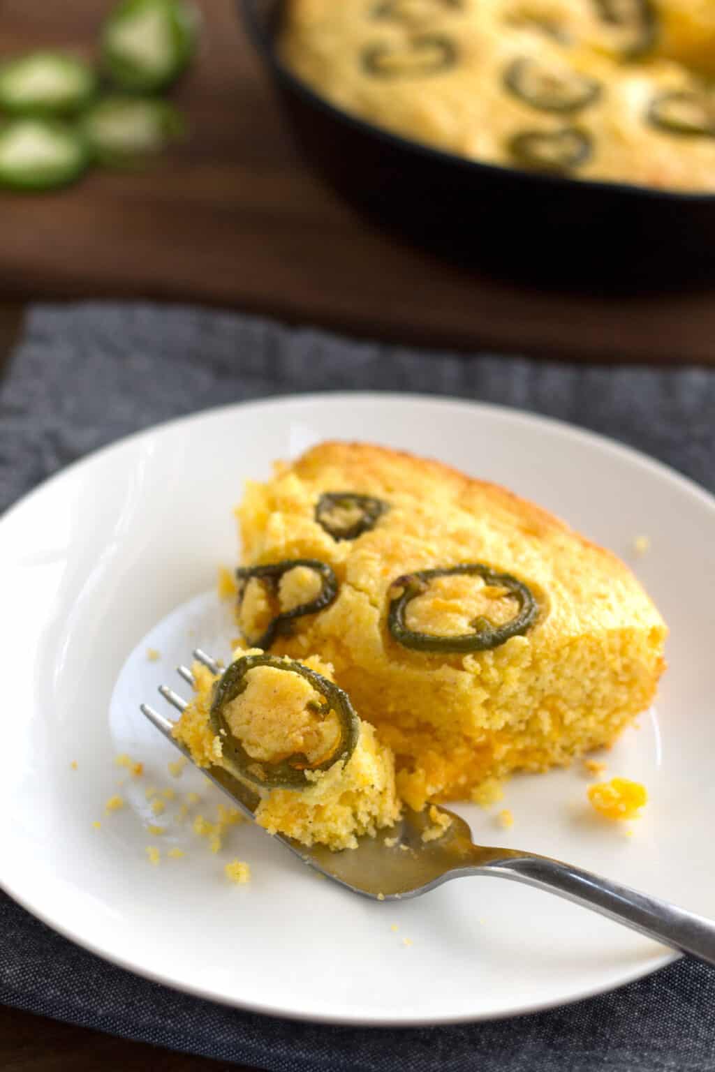 Jiffy Jalapeno Cornbread (Mexican Style in Cast Iron Skillet ...