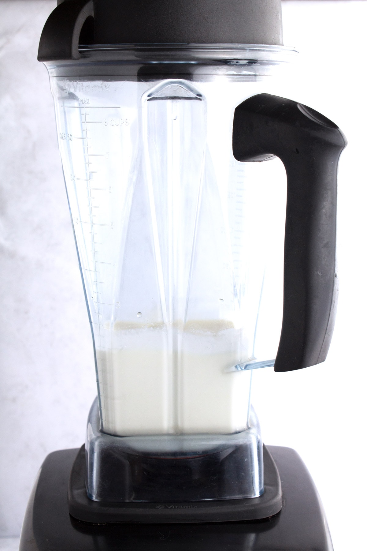 Blender with combined vanilla ice cream and lemonade.