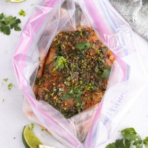 A bag of chicken soaking in marinade.
