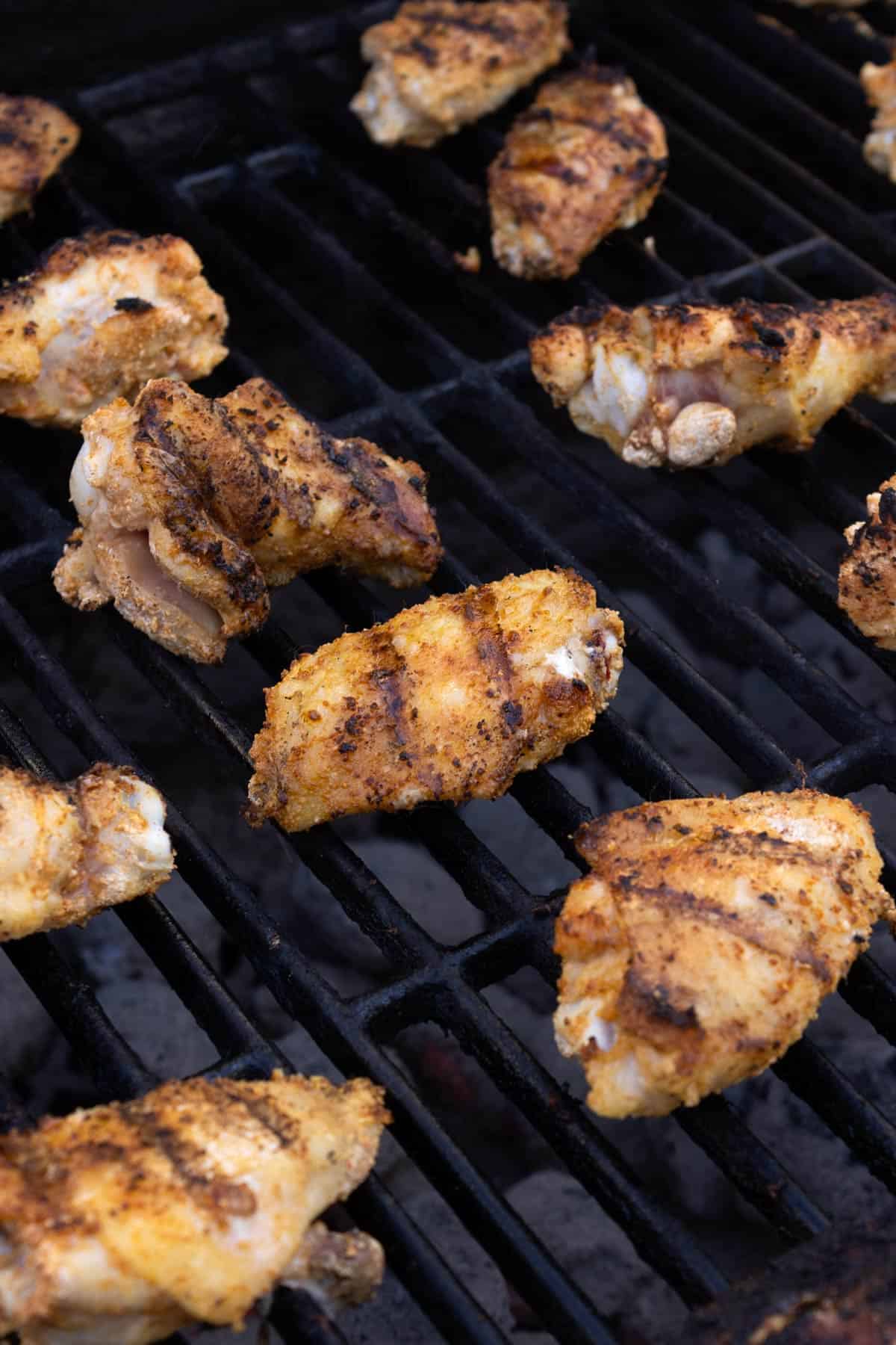 Cooked chicken wings on a grill.